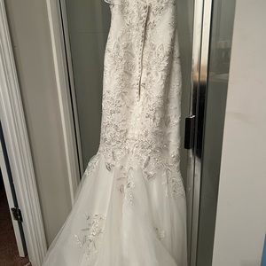 Selling JEWEL wedding dress from Davids bridal.  Size 8 mermaid trumpet style